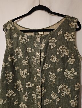 Vintage Green floral linen dress with button front and pockets. Size: M 90s